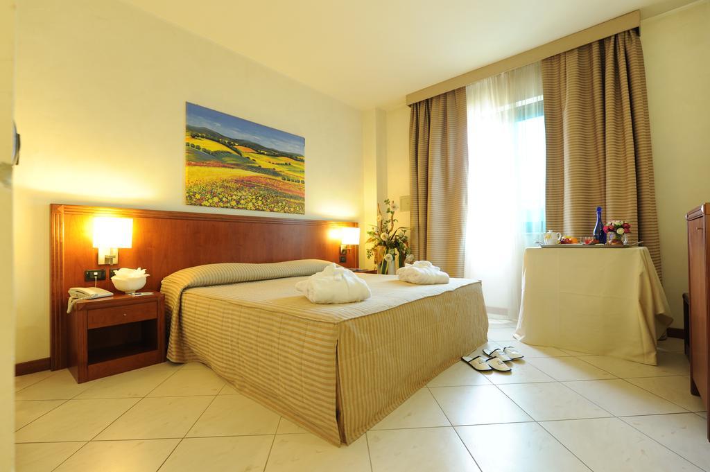 Hotel Parisi نيشولينو المظهر الخارجي الصورة