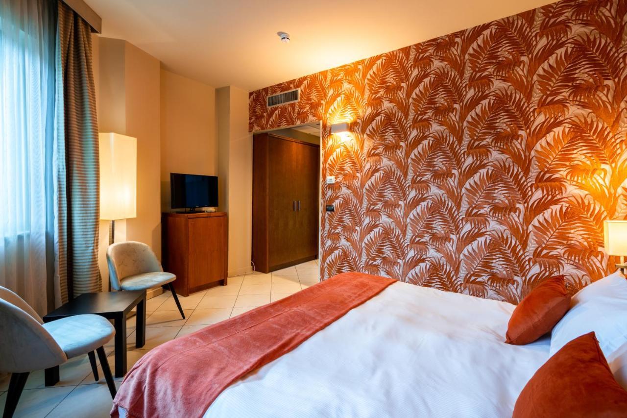 Hotel Parisi نيشولينو المظهر الخارجي الصورة