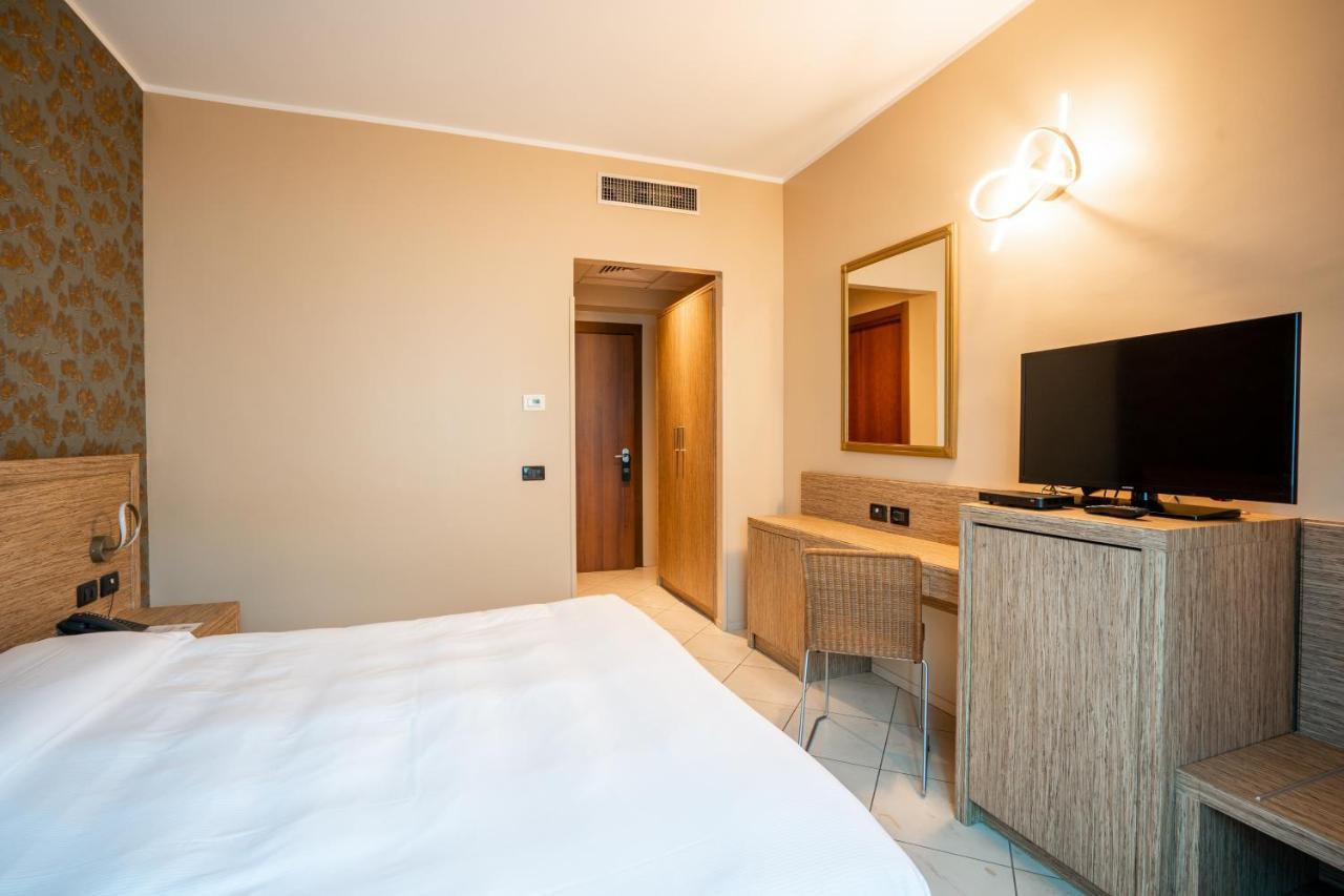 Hotel Parisi نيشولينو المظهر الخارجي الصورة